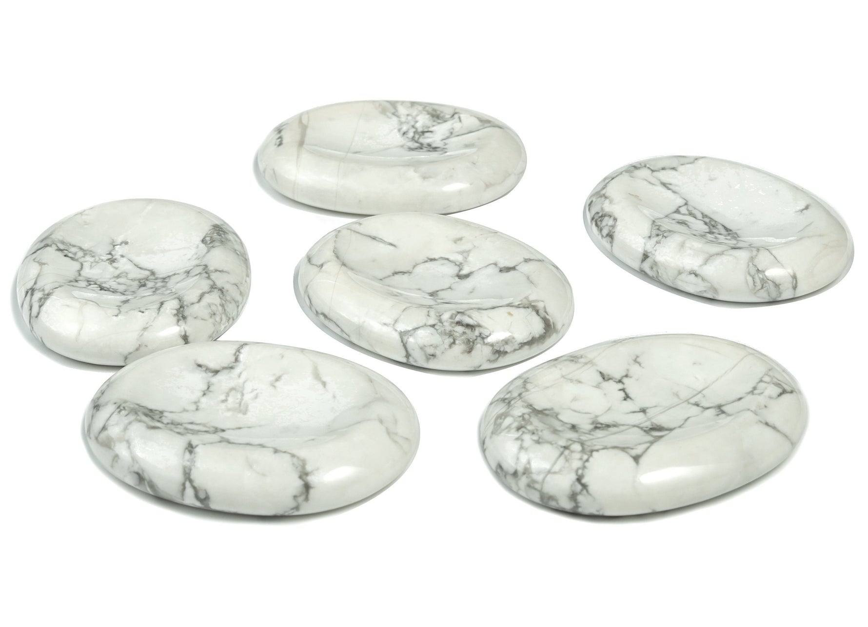 Howlite worry stone from GemstoneGO, soothing crystal, 4.5x3.5cm, smooth white stone ideal for stress relief and meditation.