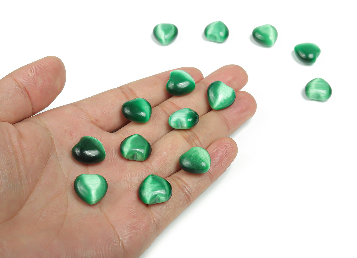 Pierre précieuse œil-de-chat vert en forme de cœur - Cœur bombé ?€? Cristaux de guérison - Pierre bienfaisante ?€? Cœurs en cristal ?€? 15 x 15 x 9 mm - HE1028