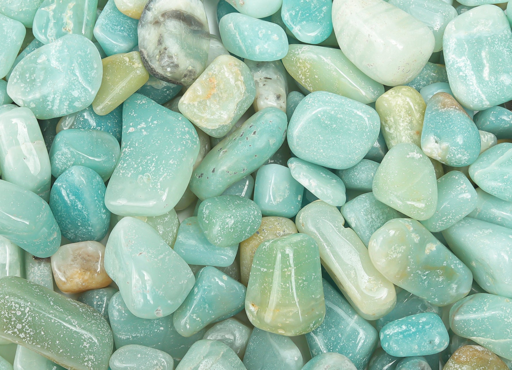 Caribbean Calcite crystal chips, semi-tumbled stones, 5-8mm, natural gemstone from GemstoneGO in a close-up image