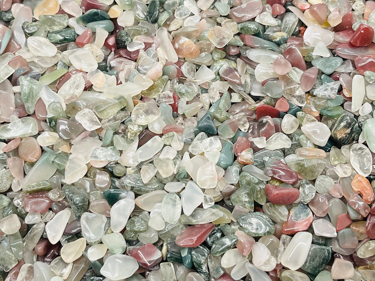 Semi tumbled Indian Agate crystal chips in 5-7mm size, natural gemstone bulk stones from GemstoneGO.