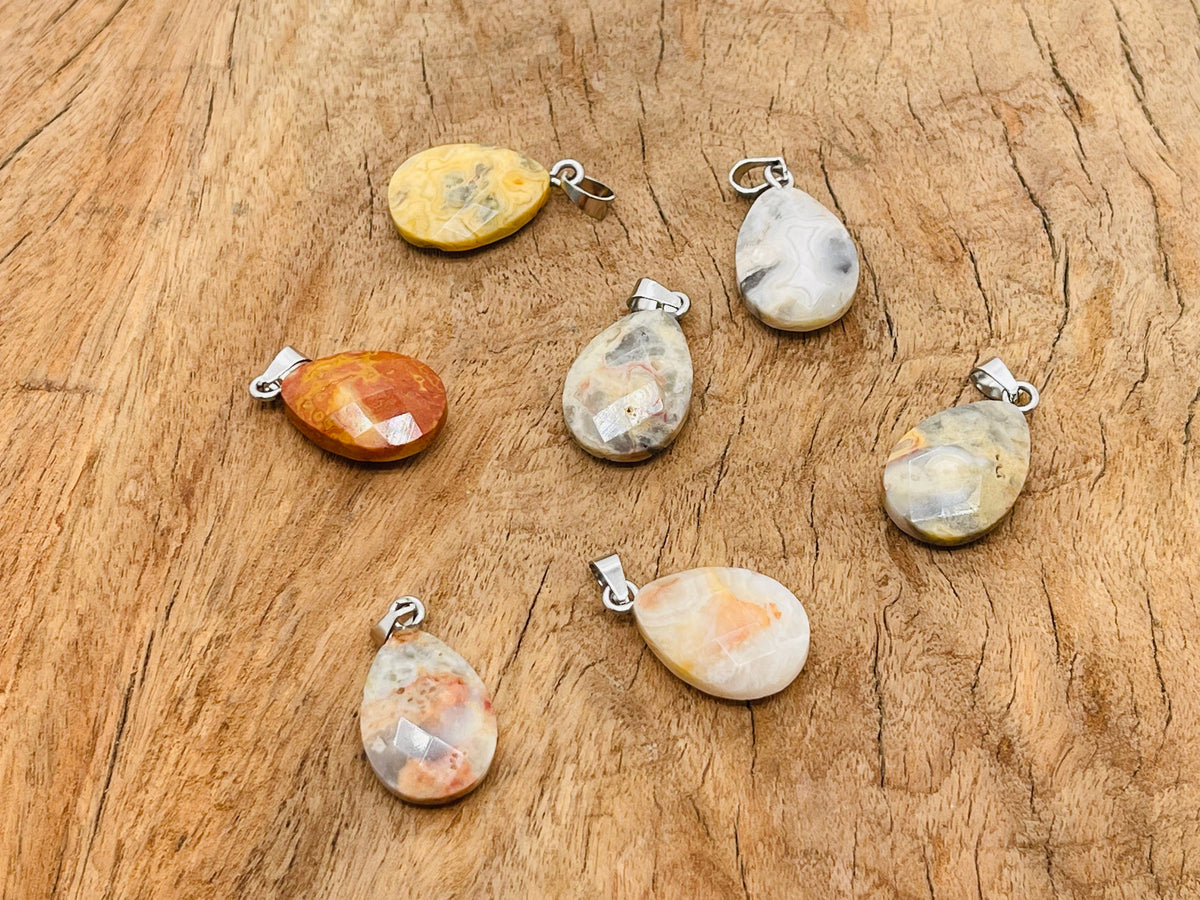 Crazy Lace Agate crystal pendant from GemstoneGO, 20mm, showcasing vibrant, intricate lace-like patterns for jewelry making.
