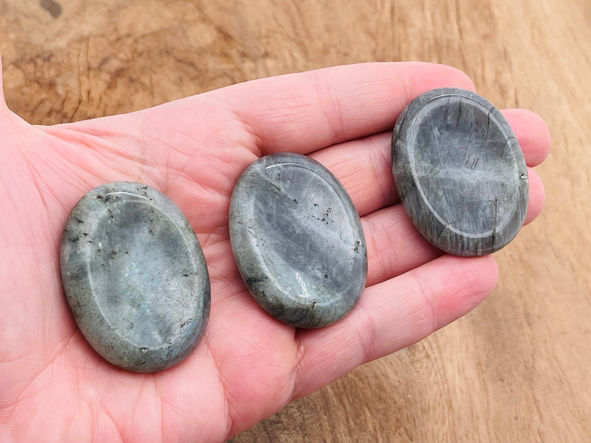 Labradorite worry stone from GemstoneGO, smooth 4.5x3.5cm crystal with iridescent flashes, used for calming and meditation.