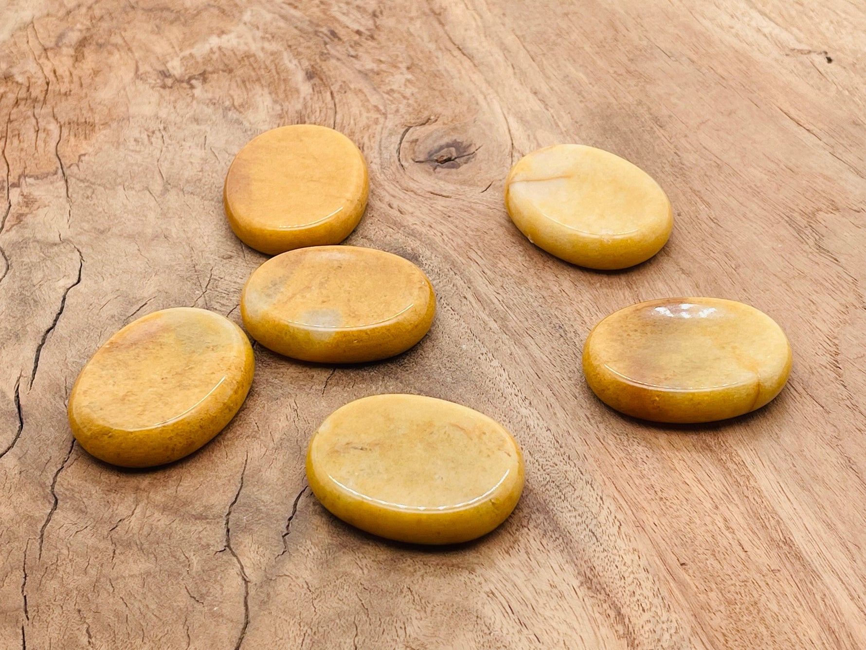Yellow jade worry stone from GemstoneGO, 4.5x3.5cm soothing crystal for stress relief and relaxation.