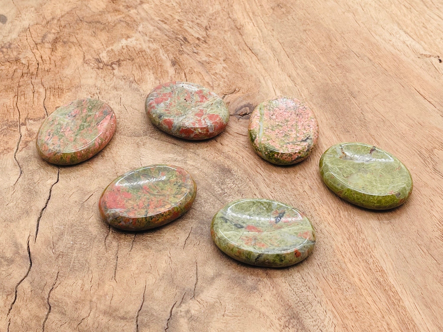 Unakite worry stone from GemstoneGO, 4.5x3.5cm smooth crystal for stress relief and meditation.
