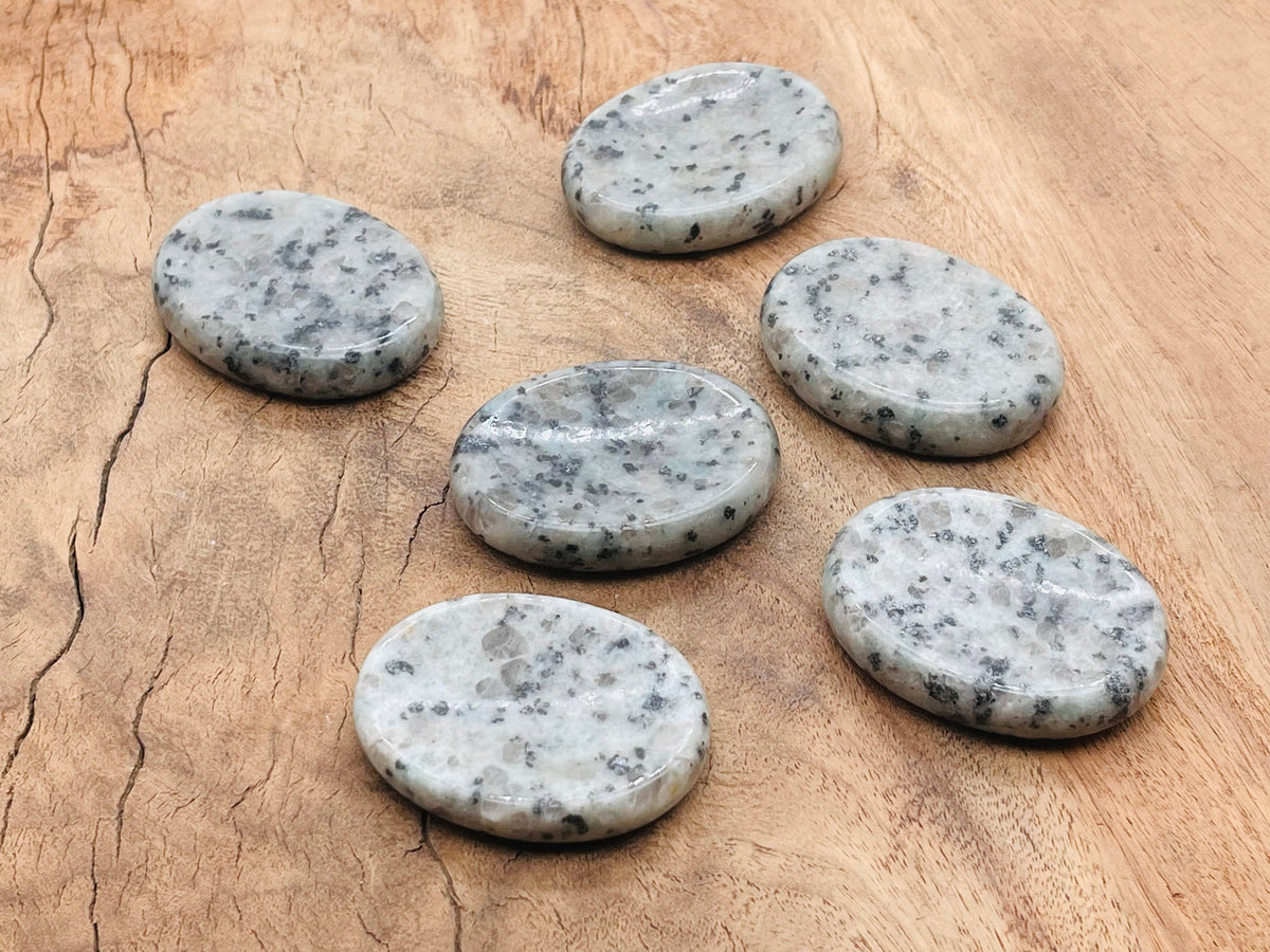 Kiwi Jasper worry stone from GemstoneGO, soothing crystal, 4.5x3.5cm, polished smooth gemstone for stress relief.