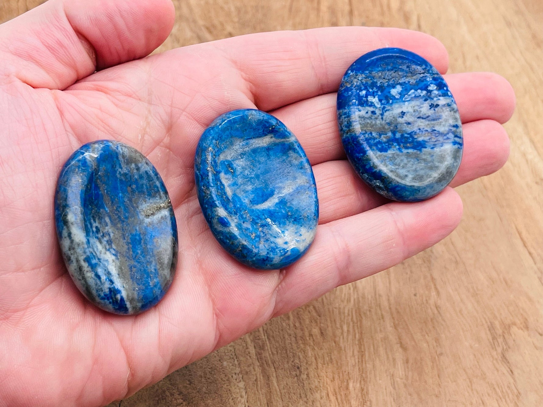 Lapis Lazuli worry stone from GemstoneGO, 4.5x3.5cm smooth crystal for stress relief and calming purposes.
