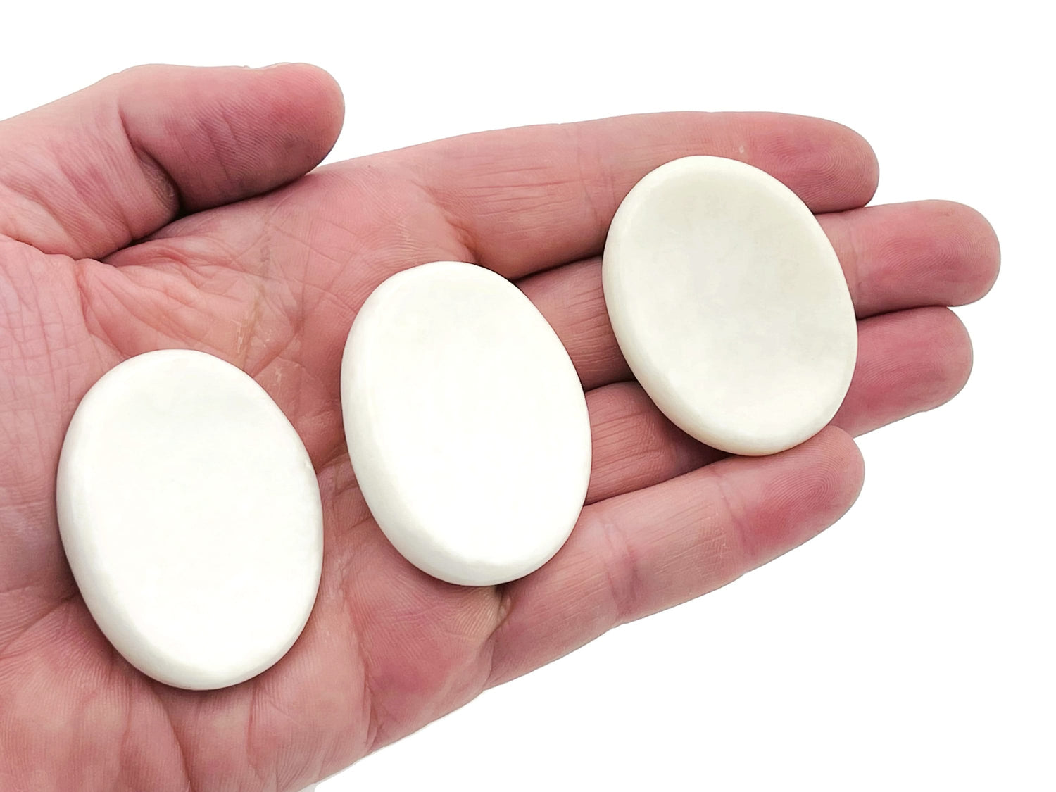 White Jade Worry Stone - Soothing Crystal - 4.5x3.5cm - WO1064