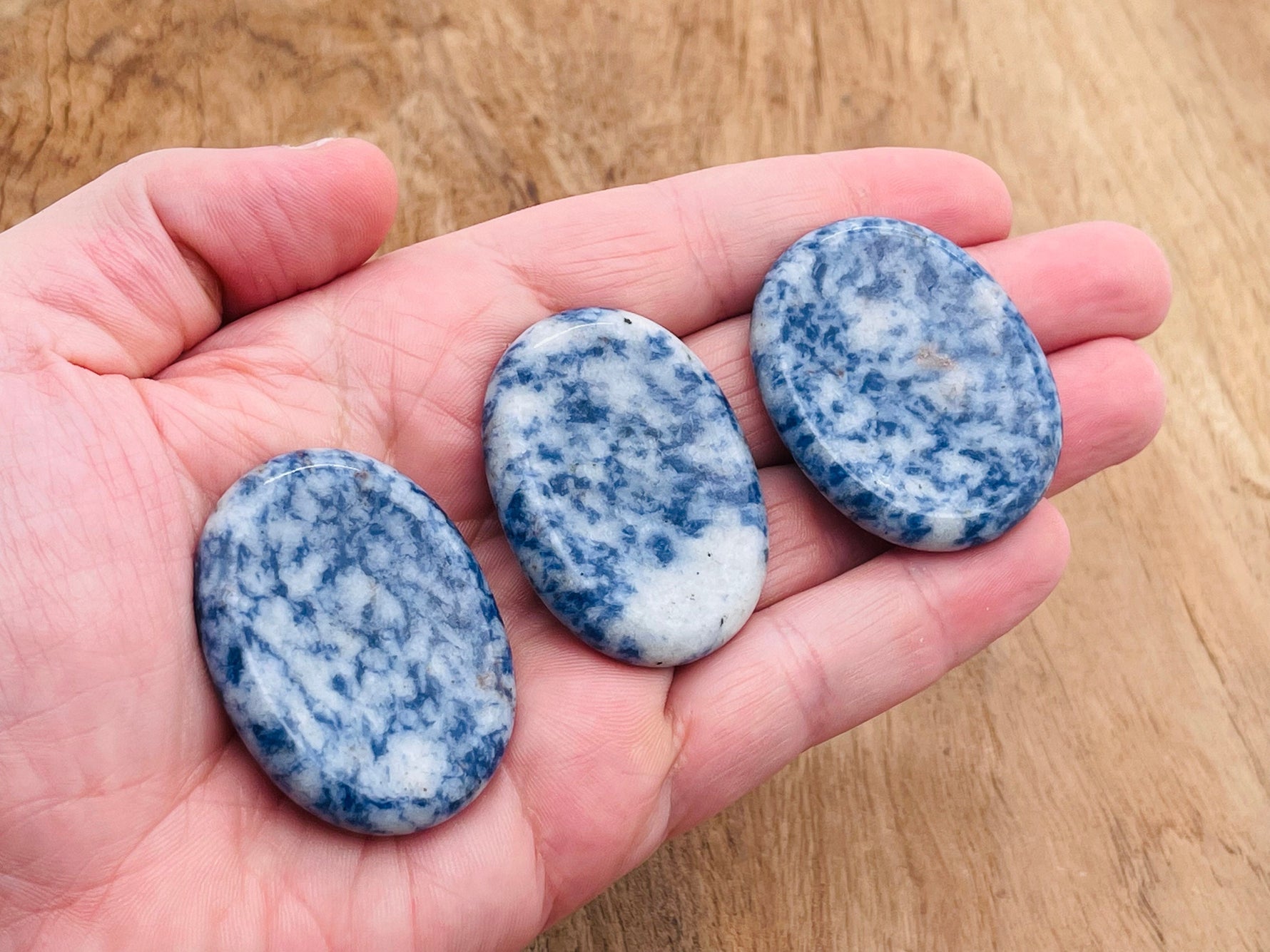 Blue Spot Jasper worry stone from GemstoneGO, soothing crystal with 4.5x3.5cm size, featuring vibrant blue and black spot patterns.