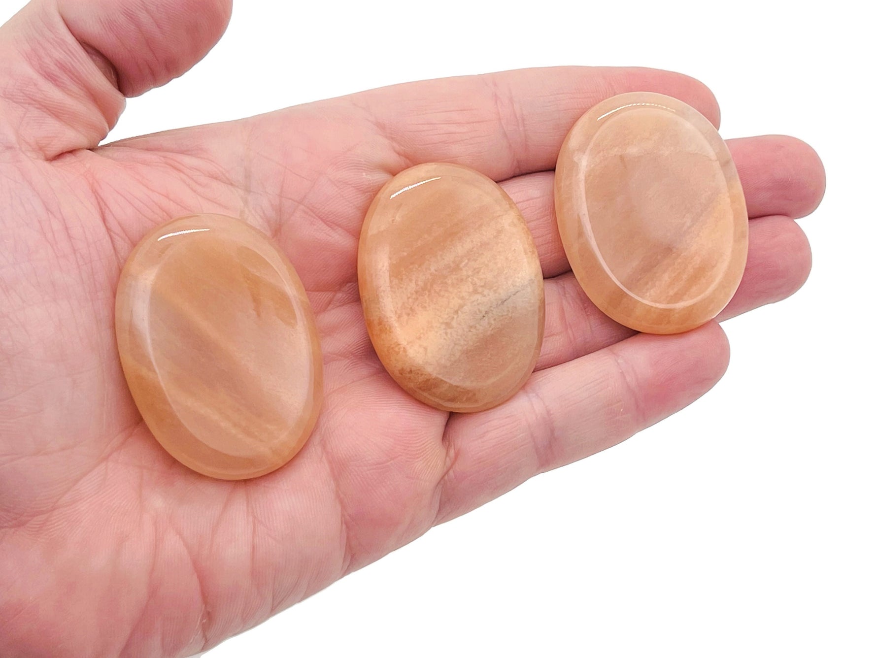 Orange aventurine worry stone by GemstoneGO, 4.5x3.5cm, smooth soothing crystal for stress relief and meditation.