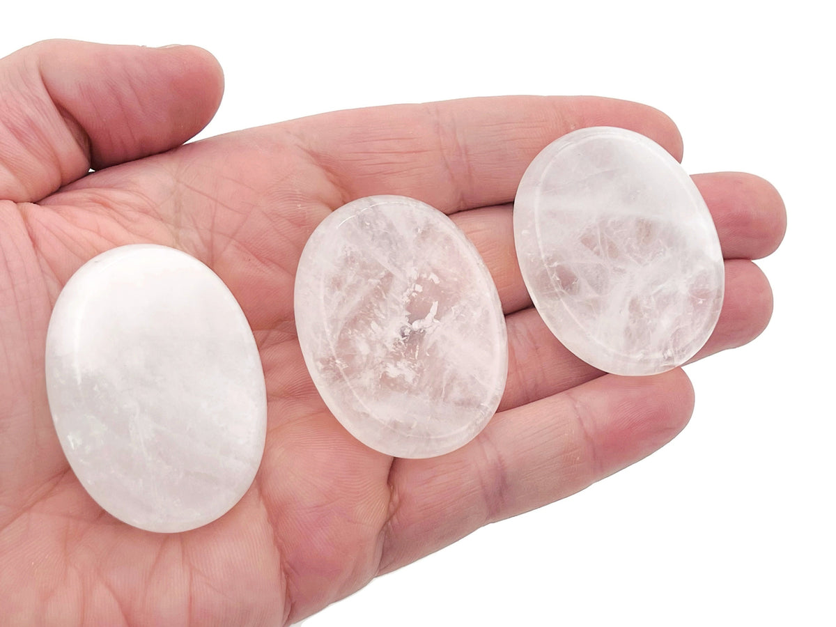 Clear quartz worry stone from GemstoneGO, 4.5x3.5cm soothing crystal for stress relief and meditation.