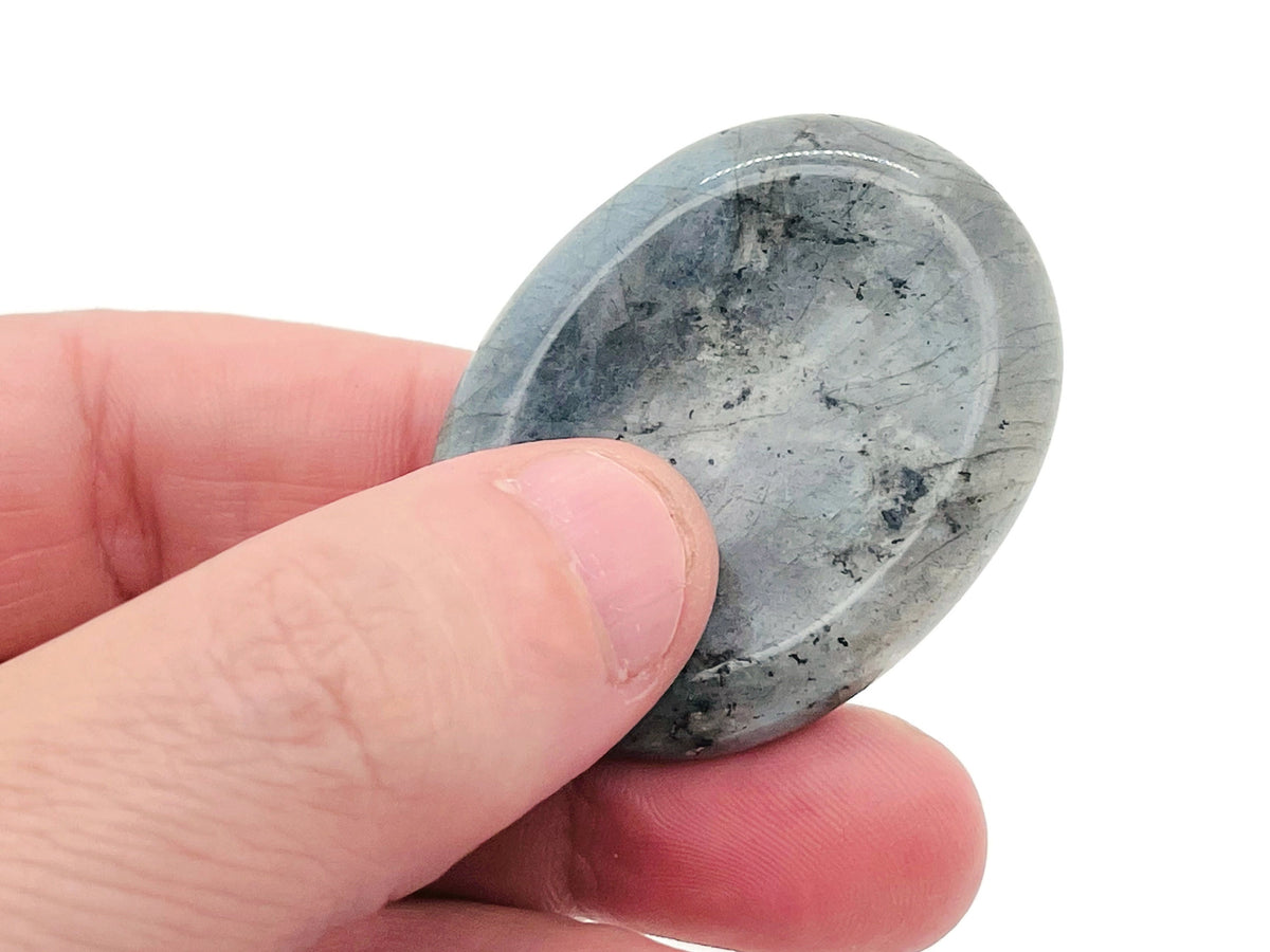 Labradorite worry stone from GemstoneGO, 4.5x3.5cm, featuring iridescent, soothing crystal surface for stress relief and meditation.