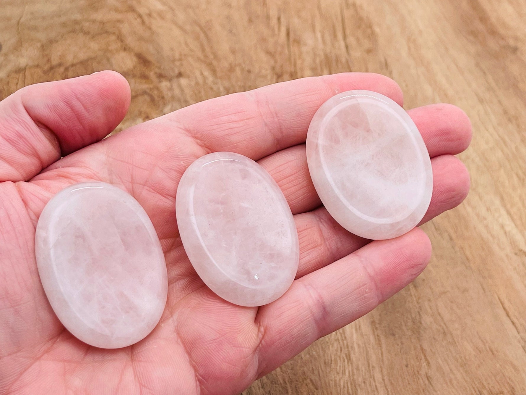 Rose quartz worry stone from GemstoneGO, 4.5x3.5cm soothing crystal for stress relief and relaxation.