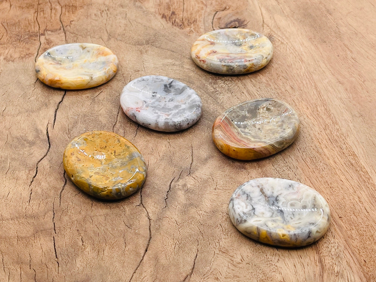 Crazy Lace Agate worry stone from GemstoneGO, 4.5x3.5cm, featuring vibrant, intricate lace-like patterns in polished crystal.