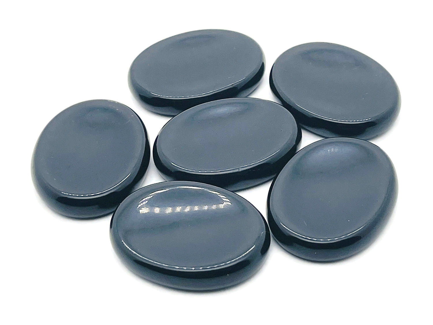 Obsidian worry stone from GemstoneGO, 4.5x3.5cm, smooth black crystal for calming and stress relief.