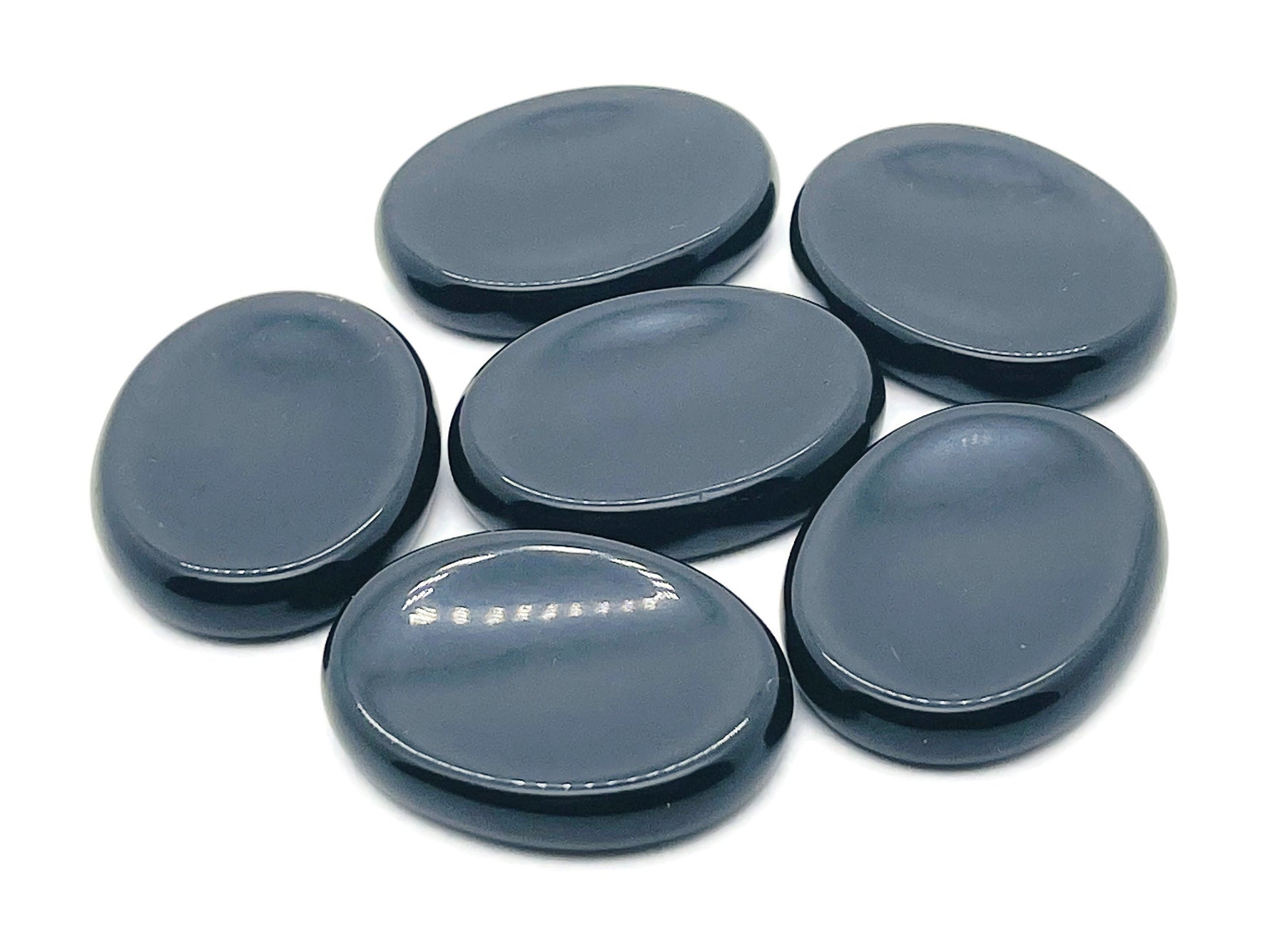 Obsidian worry stone from GemstoneGO, 4.5x3.5cm, smooth black crystal for calming and stress relief.