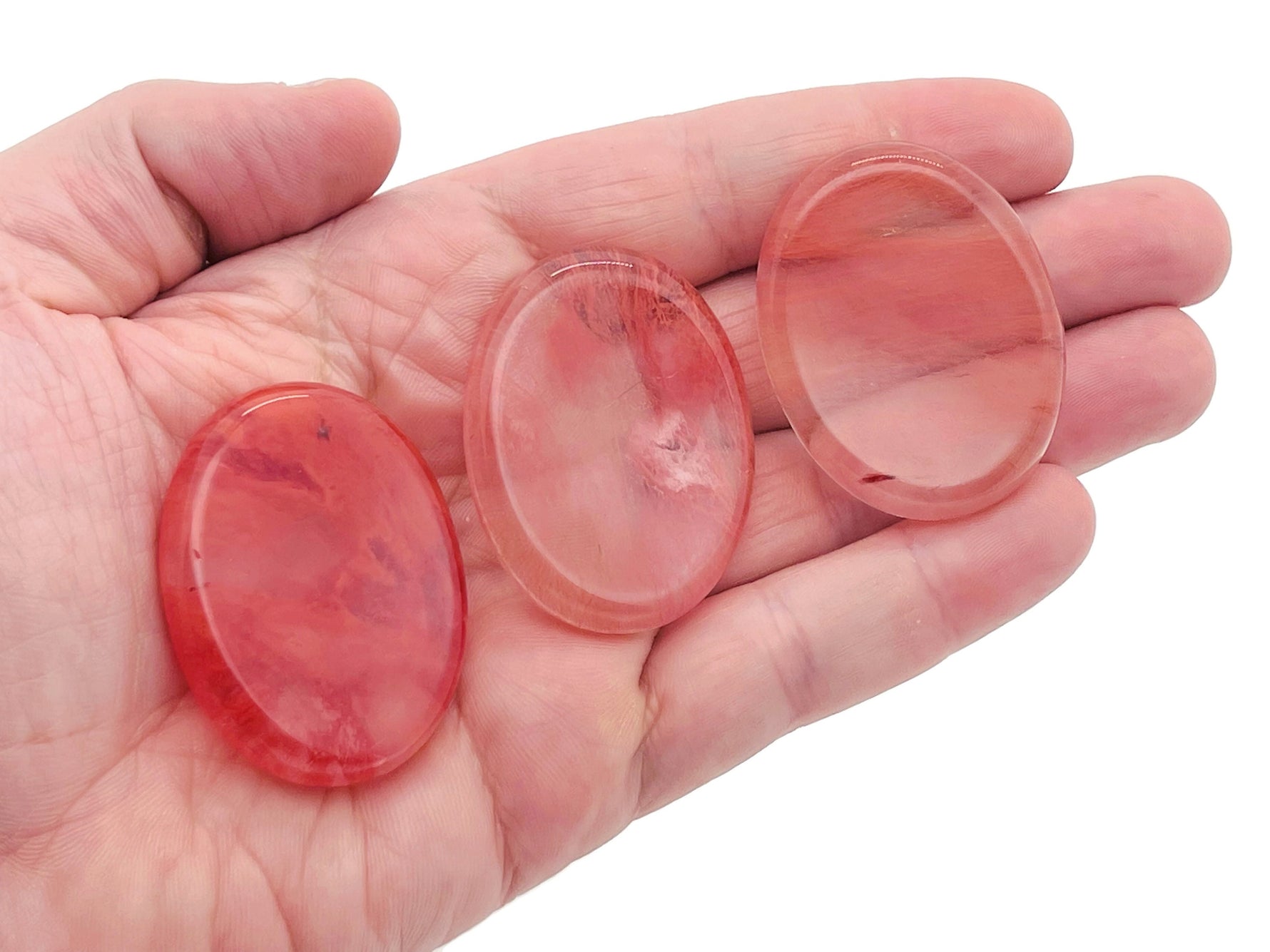 Cherry Quartz worry stone from GemstoneGO, smooth 4.5x3.5cm crystal for stress relief and soothing meditation.