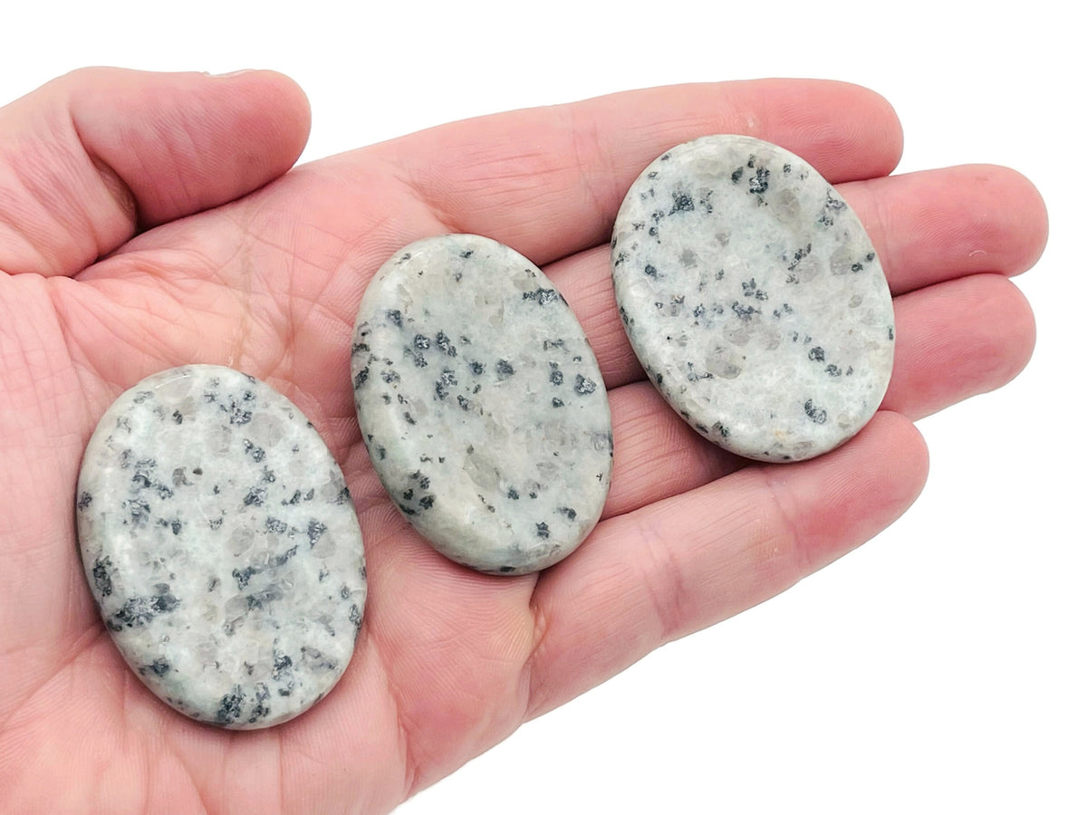Kiwi Jasper worry stone from GemstoneGO, 4.5x3.5cm soothing crystal for stress relief and relaxation.