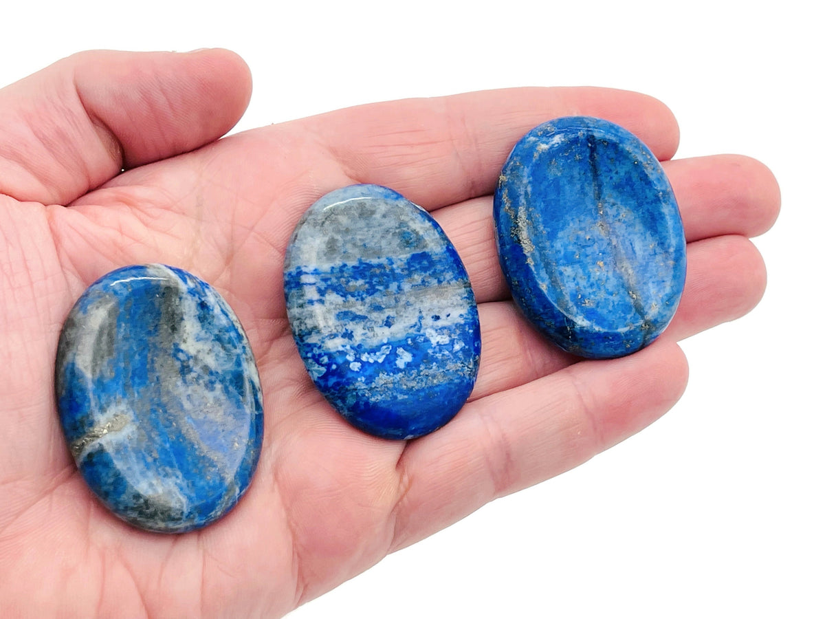 Lapis lazuli worry stone from GemstoneGO, 4.5x3.5cm soothing crystal with deep blue and gold flecks, smooth polished surface.