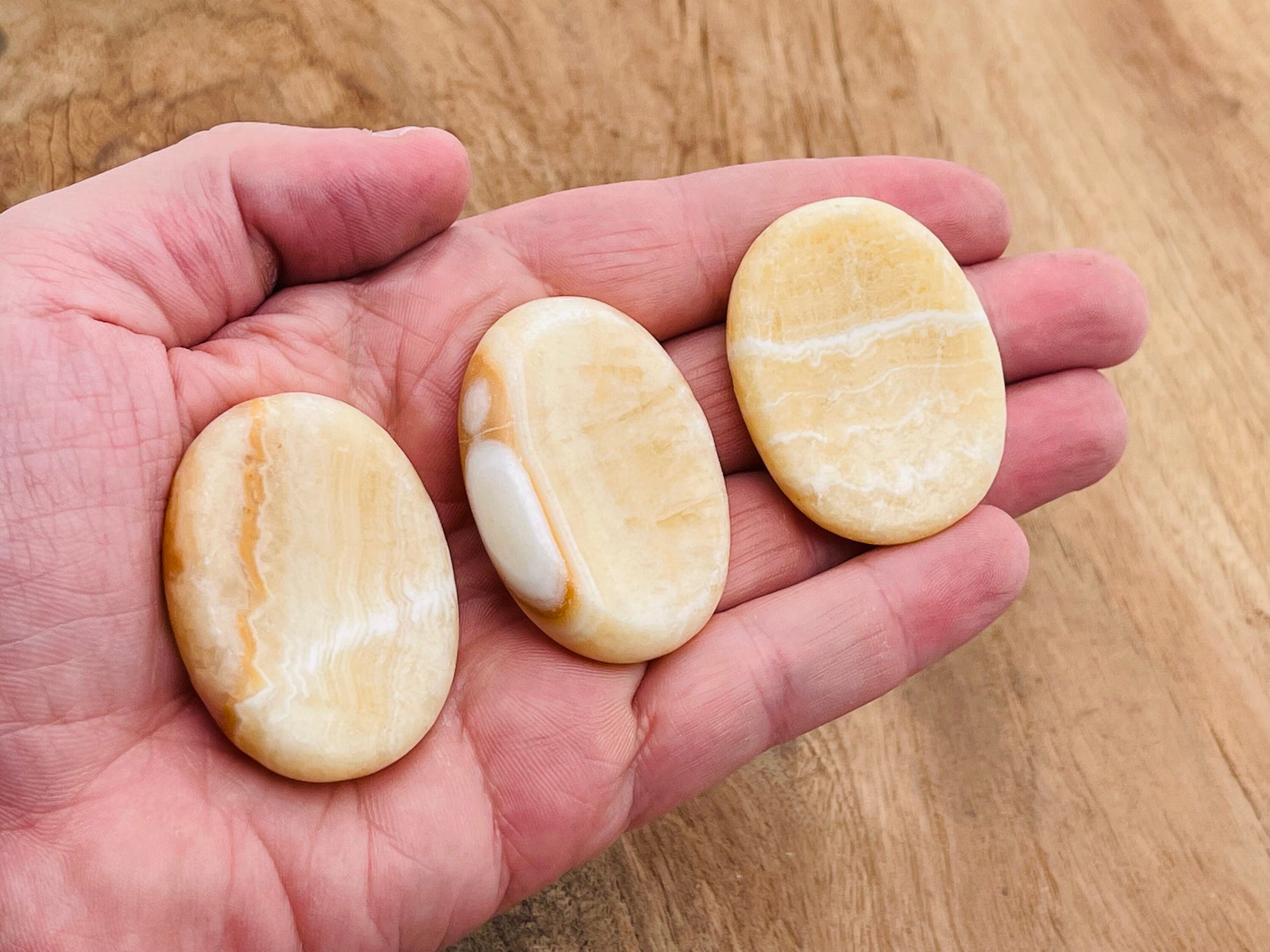 Yellow calcite worry stone from GemstoneGO, 4.5x3.5cm soothing crystal for stress relief and meditation.