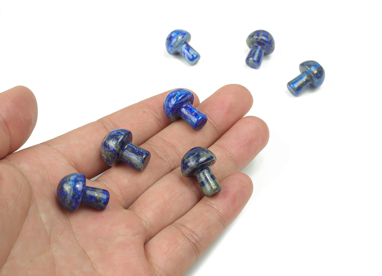 Pierre précieuse en lapis-lazuli en forme de champignon ?€? Champignon sculpté à la main - Cristal Reiki - Cristaux de guérison - Champignon bleu - 2 cm ?€? MU1008