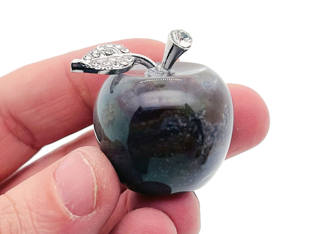 Moss Agate apple-shaped crystal carving, 30mm, made of gemstone with intricate green and brown natural patterns.