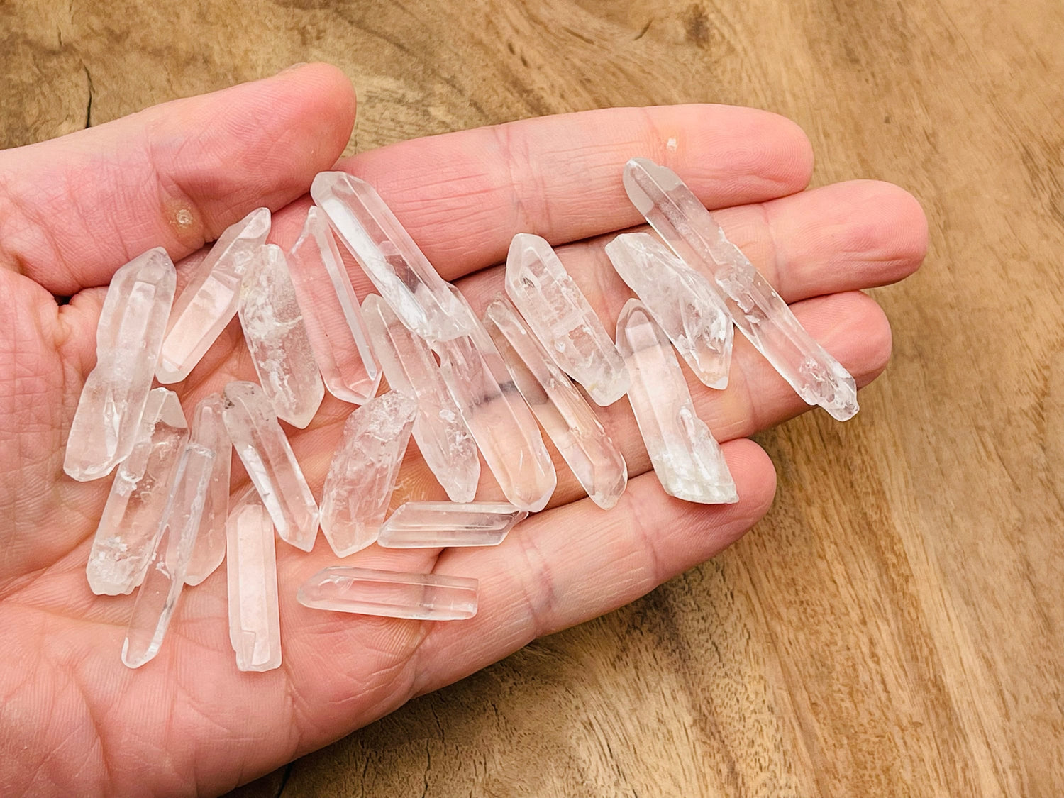 Pointe de quartz clair - Pierre de quartz clair pointue - Cristal clair - Pierre précieuse non montée - RA1145