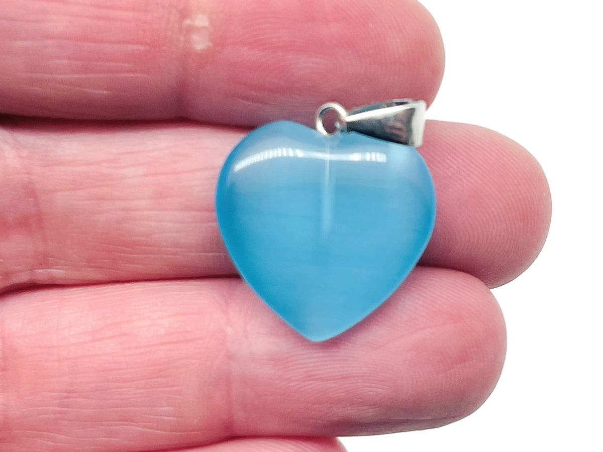 Blue cat's eye heart pendant with crystals, gemstone jewelry featuring a mini crystal design, perfect for healing and gift-giving.