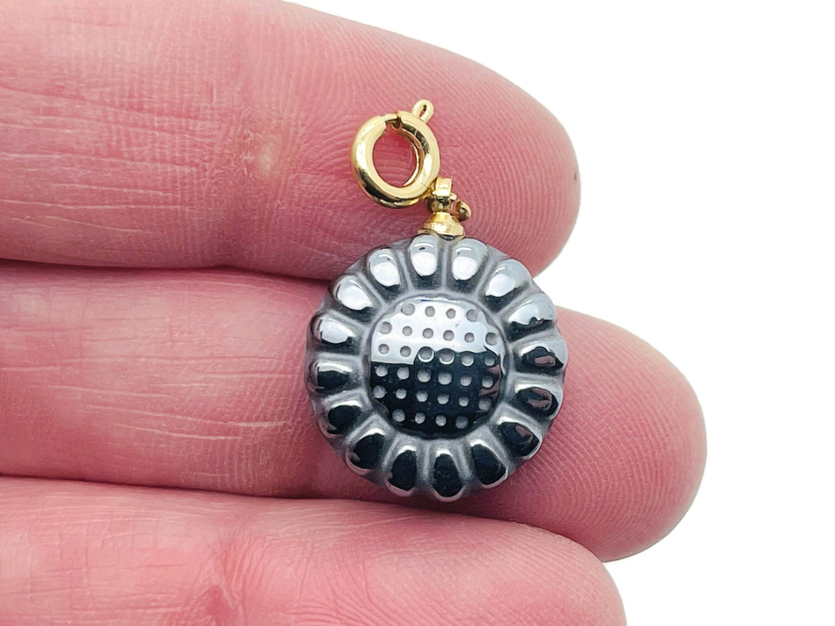 Terahertz Daisy gemstone pendant by GemstoneGO, featuring a delicate flower-shaped design in vibrant gemstone for jewelry making.