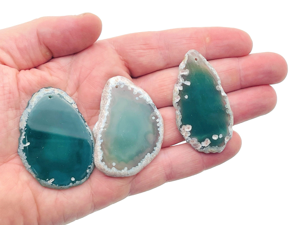 Agate slice drilled pendant with natural geode crystal, gemstone jewelry making, colorful agate slice with drilled hole for necklace.