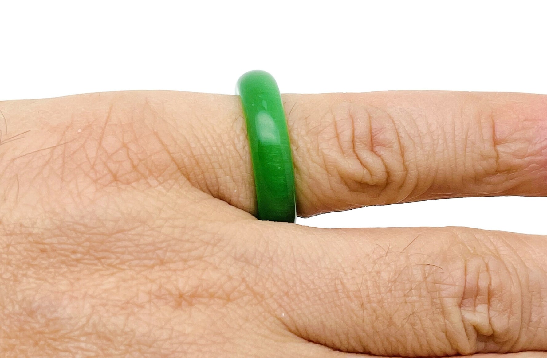 Green Cats Eye Crystal Ring by GemstoneGO featuring a vibrant green cat's eye gemstone set in a stylish ring design.