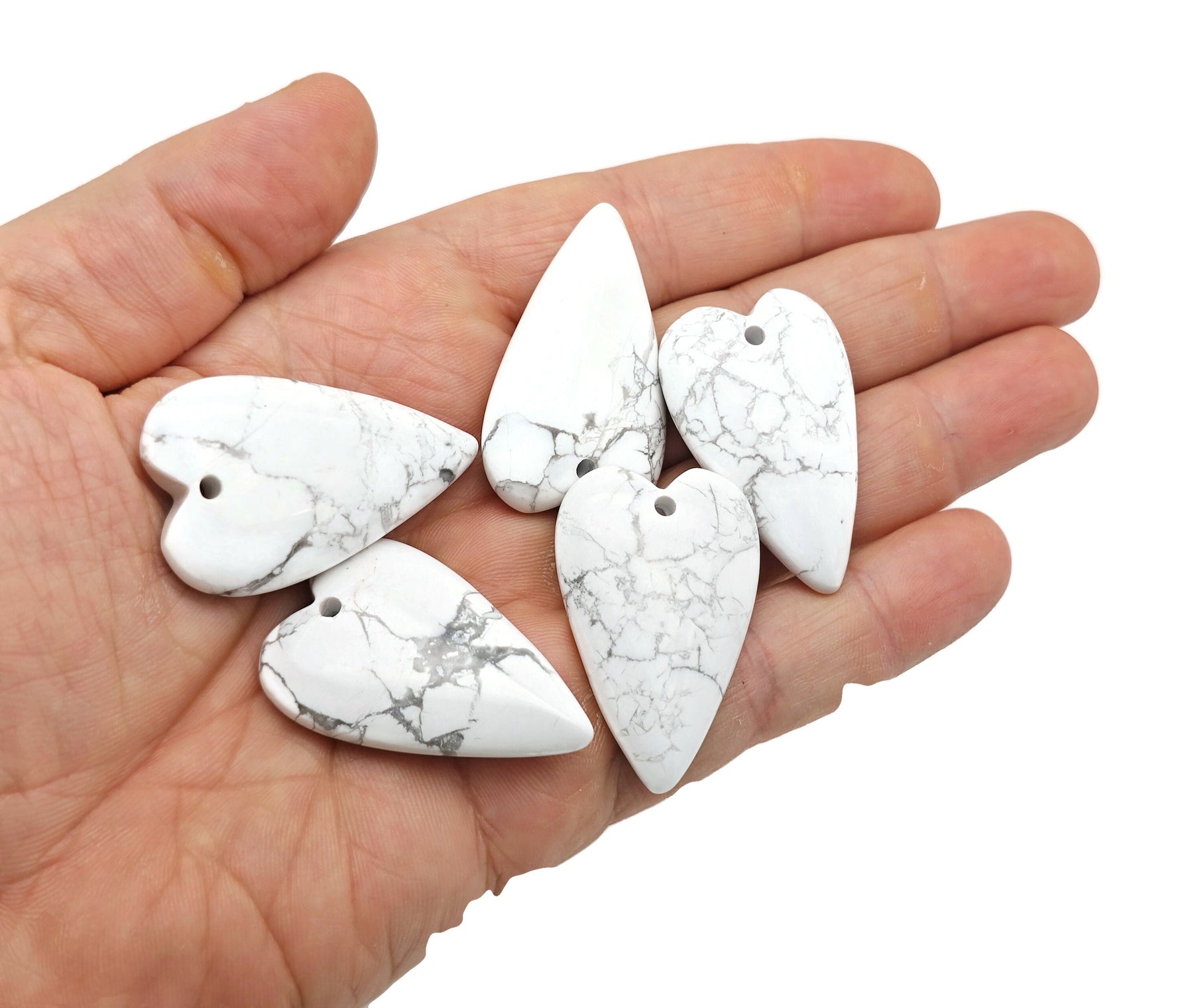 Heart-shaped Howlite love crystal pendant featuring a polished healing gemstone, perfect for jewelry and spiritual adornment.