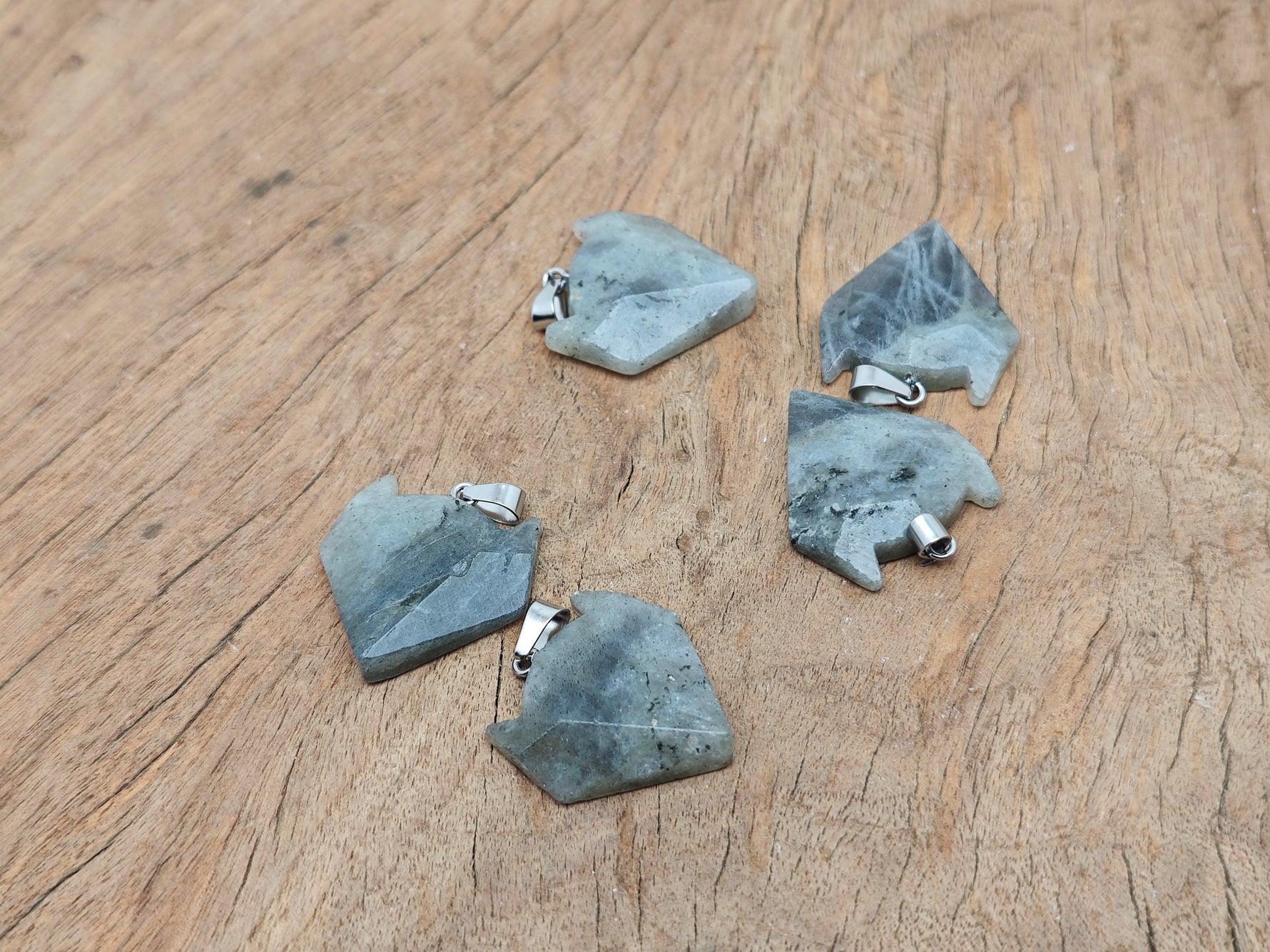 Labradorite wolf head gemstone pendant with intricate crystal jewelry design, showcasing vivid labradorite colors and craftsmanship.