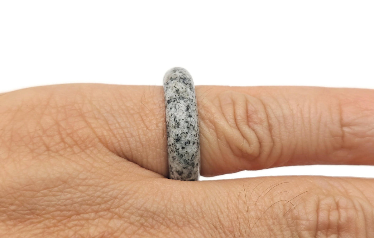 Yooperlite crystal ring featuring fluorescent sodalite gemstone, set in a stylish jewelry design by GemstoneGO.