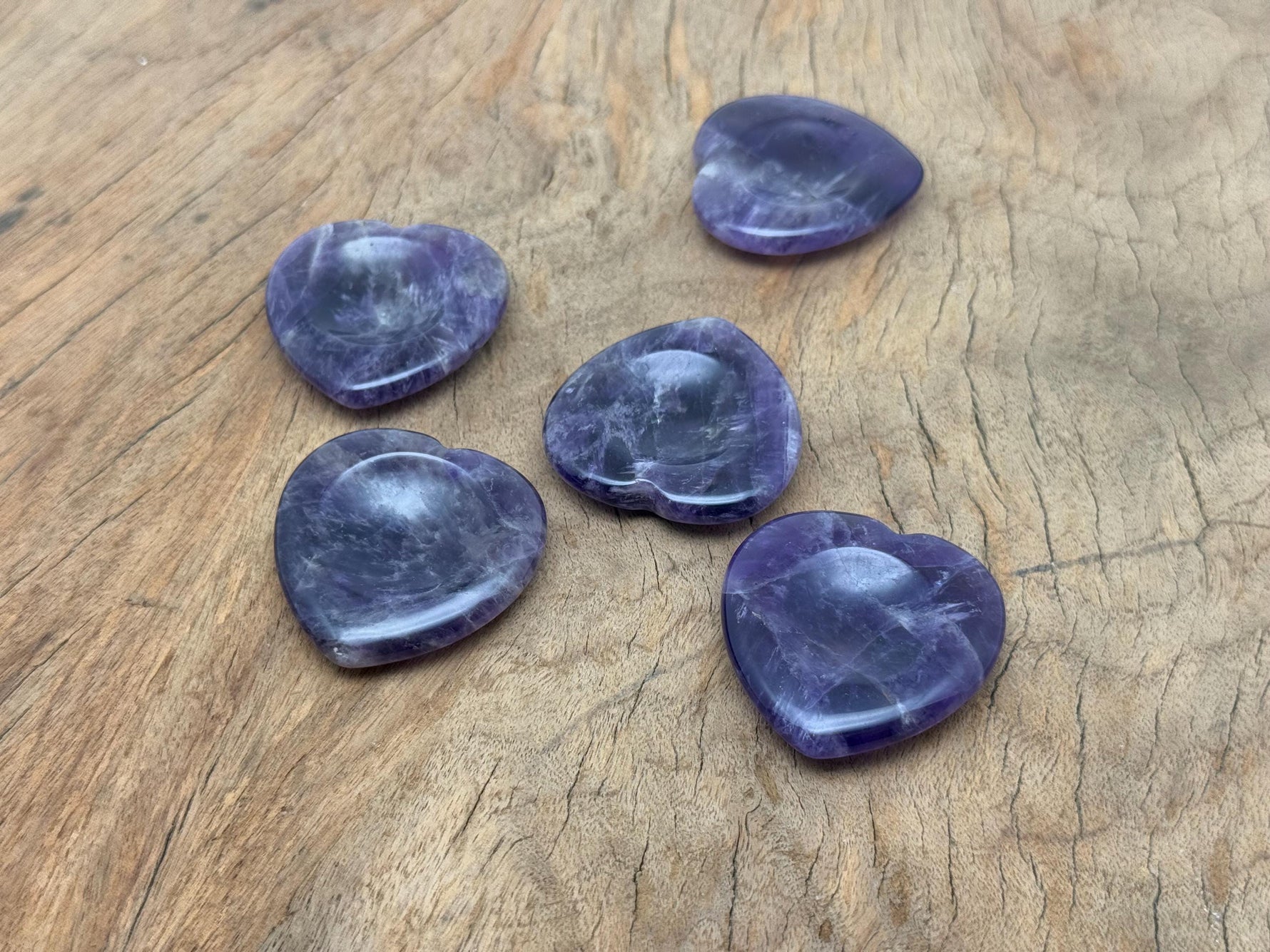 Amethyst heart worry stone from GemstoneGO, a soothing crystal with polished purple amethyst and heart shape for stress relief.