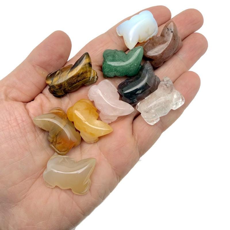 Handmade 30mm crystal lizard gemstone animal figure with carved details, showcasing vibrant mixed gemstone colors.
