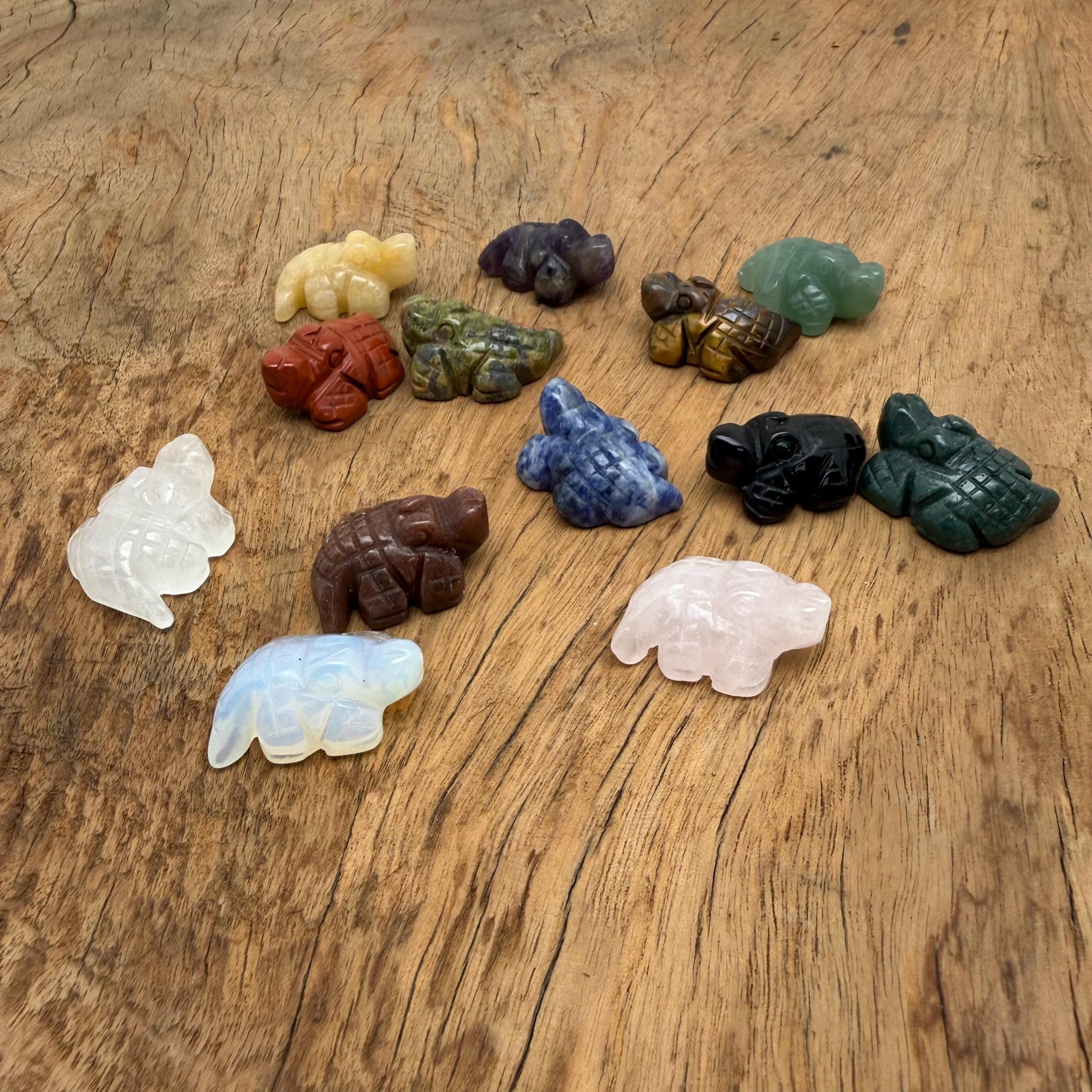Handmade 30mm gemstone crystal crocodile animal figure with carved details, from GemstoneGO in mixed colors.