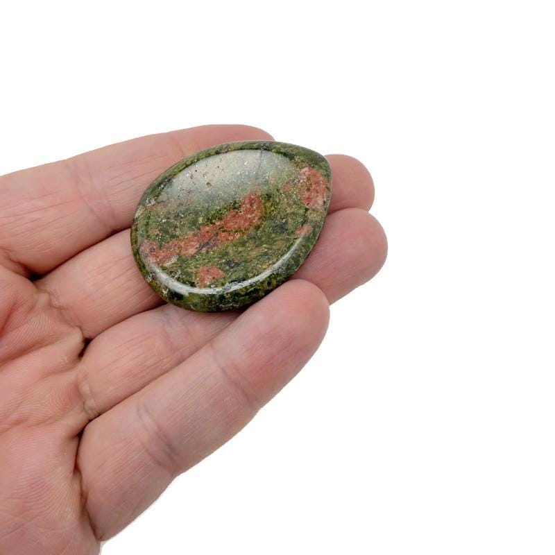 Teardrop-shaped natural worry stone from GemstoneGO, soothing crystal gemstone for relaxation, measuring 4.5x3.5cm.