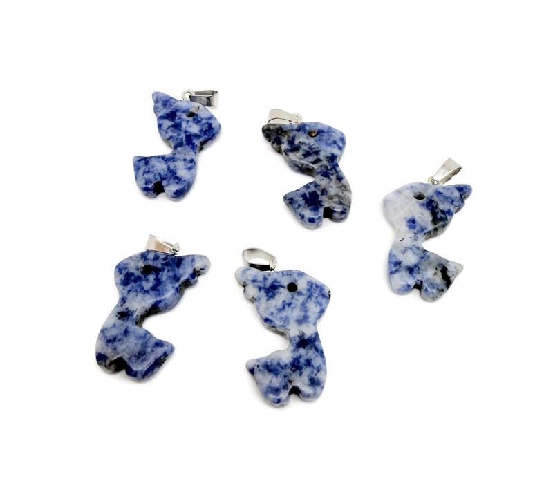 Sodalite deer crystal pendant necklace featuring a gemstone deer charm, handcrafted by GemstoneGO.